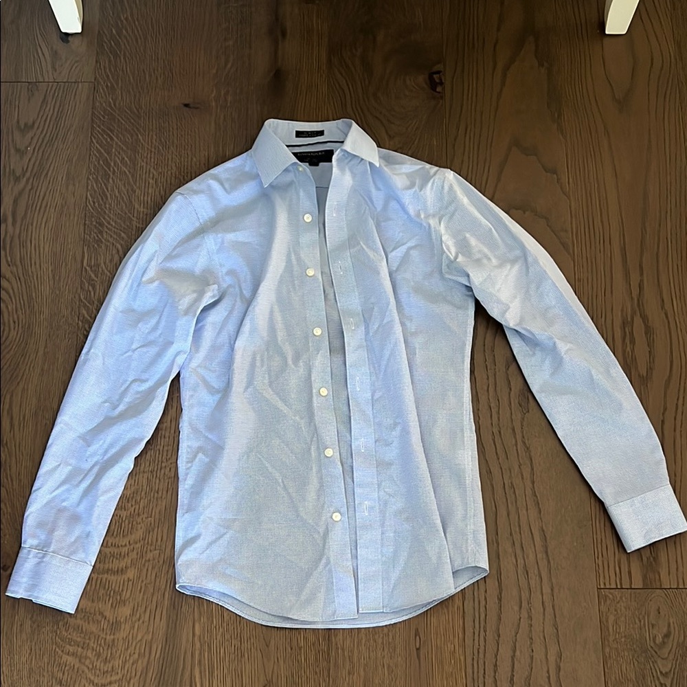 Banana Republic Blue Dress Shirt. Slim fit and pattern